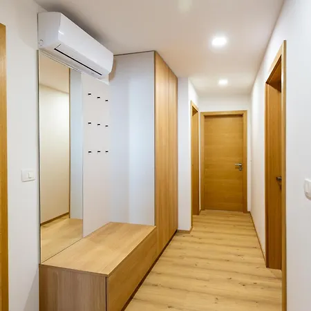 Sunny Escape - With Terrace * לאסצה