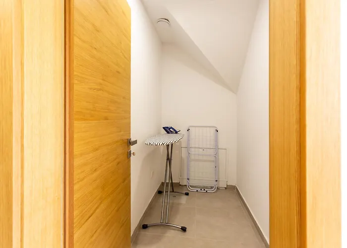 Sunny Escape - With Terrace